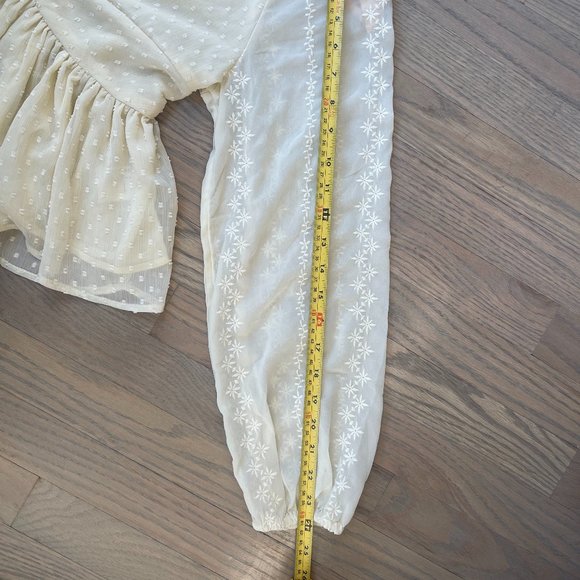 American Eagle Cream Peplum Blouse Size Medium - Picture 8 of 9